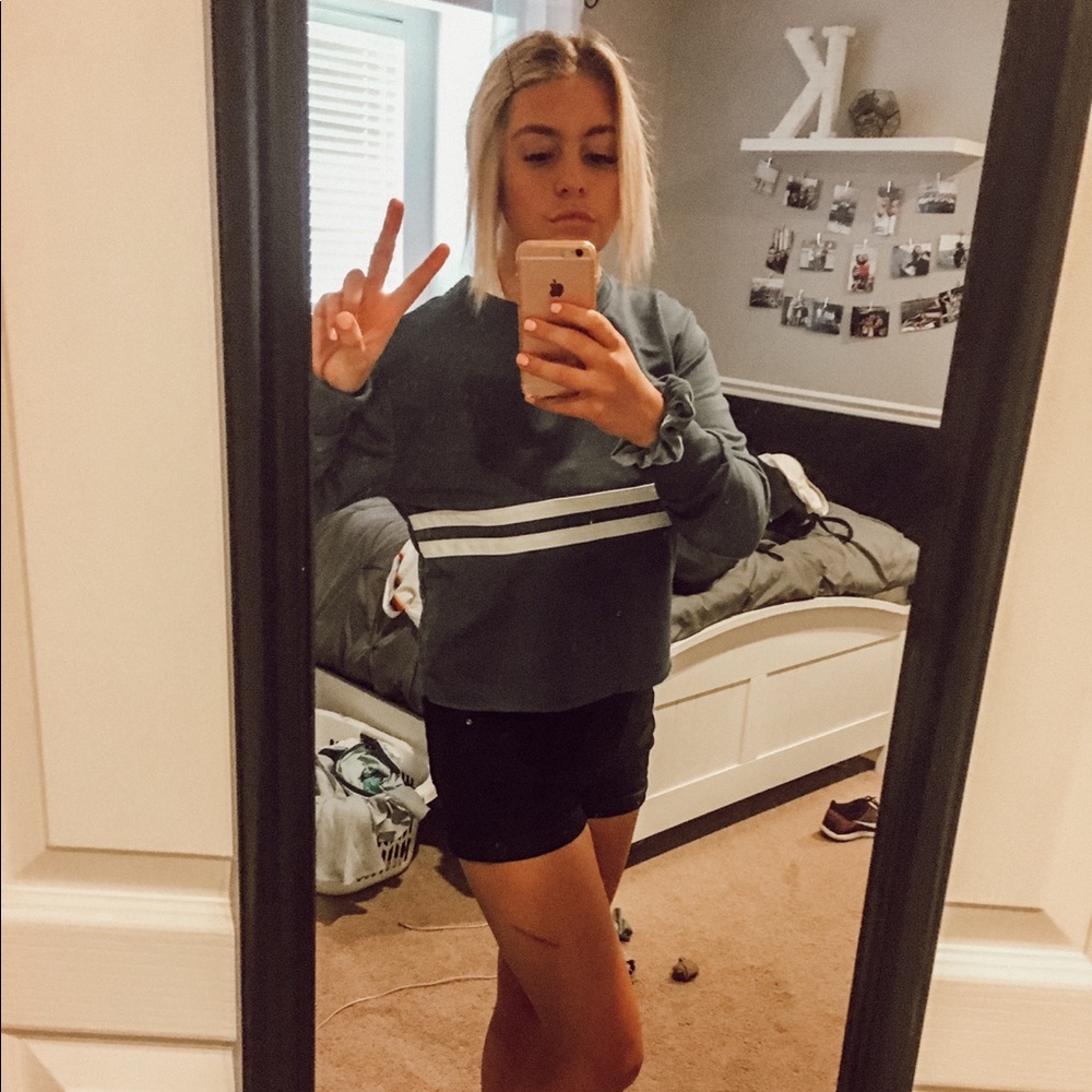 brandy Melville long sleeve tee